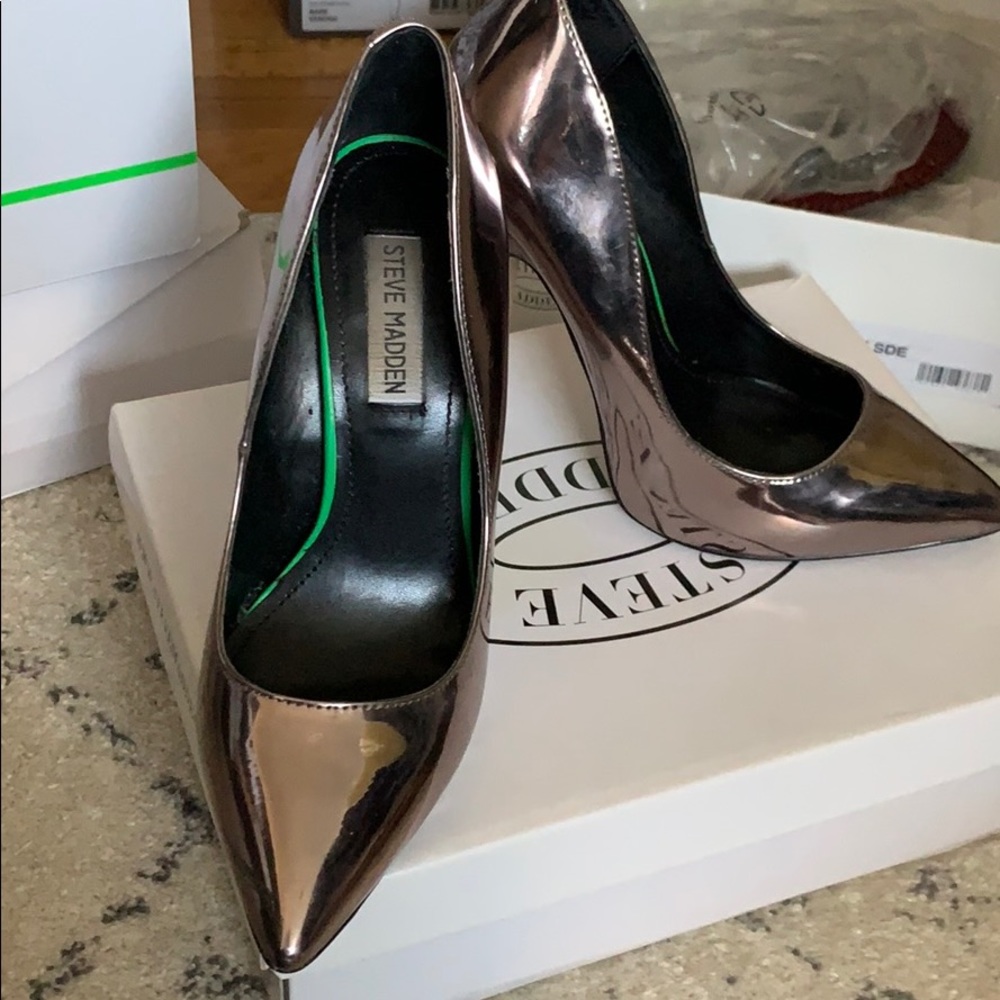 Steve Madden Dart Pewter heels